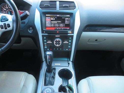 Used 2015 Ford Explorer Limited w/ Equipment Group 302A image 16