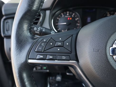 Used 2019 Nissan Rogue SV image 25