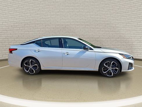 Used 2025 Nissan Altima 2.5 SR image 4