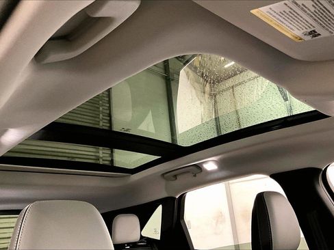 Used 2025 Ford Escape SE w/ PHEV Premium Package image 21