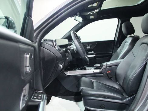Used 2023 Mercedes-Benz GLB 250 4MATIC image 5