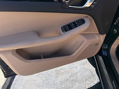 Used 2024 Porsche Macan AWD/4WD image 22