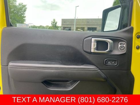Used 2022 Jeep Wrangler Unlimited Sahara w/ Cold Weather Group AWD/4WD image 15