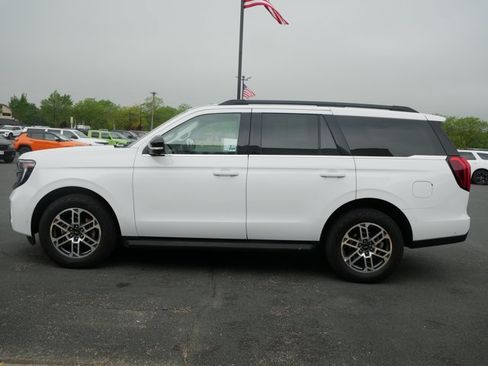 Certified 2025 Ford Expedition Active AWD/4WD image 5