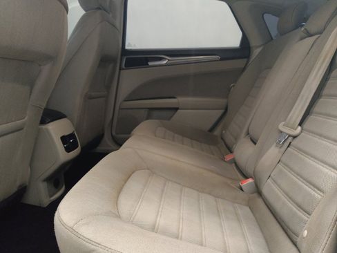 Used 2019 Ford Fusion SE FWD image 18