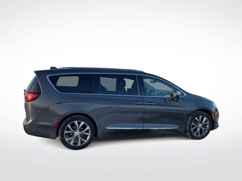 Used 2018 Chrysler Pacifica Limited w/ Tire & Wheel Group image 9