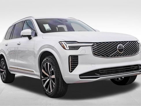 New 2026 Volvo XC90 B5 Core image 3