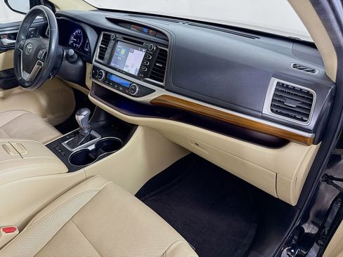 Used 2018 Toyota Highlander Limited image 31