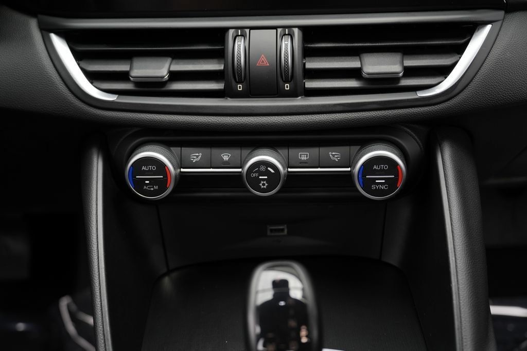 Used 2017 Alfa Romeo Giulia AWD image 41