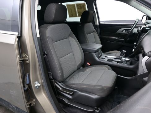 Used 2020 Chevrolet Traverse LT image 14