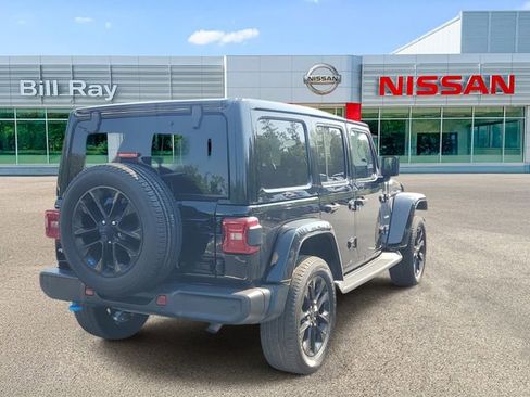 Used 2022 Jeep Wrangler Unlimited Sahara w/ Cold Weather Group image 4