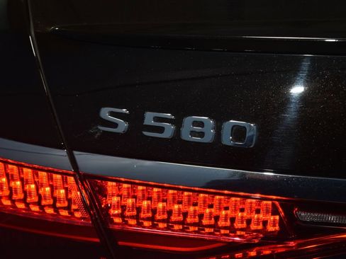 Certified 2022 Mercedes-Benz S 580 4MATIC Sedan image 27