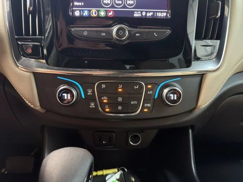 Used 2023 Chevrolet Traverse LS AWD/4WD image 14