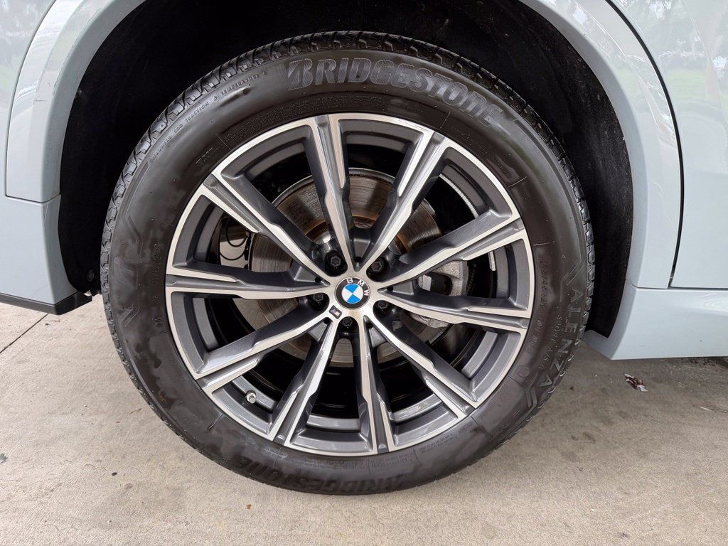 Used 2025 BMW X5 xDrive40i w/ M Sport Package AWD/4WD image 21