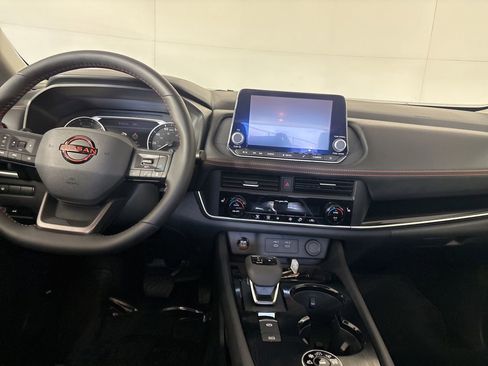 Used 2025 Nissan Rogue SV image 21