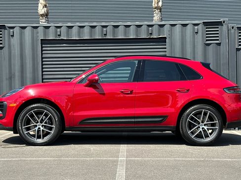 Certified 2024 Porsche Macan AWD/4WD image 2