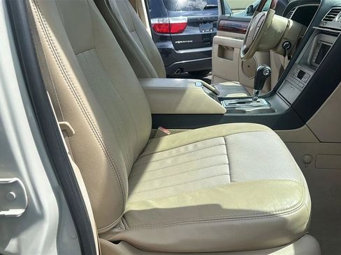 Used 2005 Lincoln Navigator Luxury AWD/4WD image 36