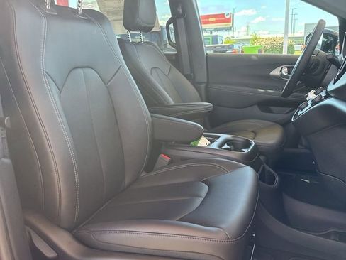 New 2026 Chrysler Voyager LX image 30