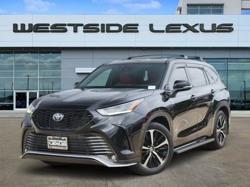 Used 2021 Toyota Highlander XSE FWD image 1