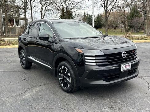 Certified 2025 Nissan Kicks SR image 3