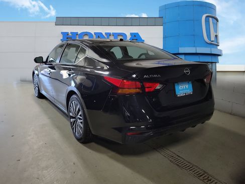 Used 2023 Nissan Altima 2.5 SV image 4
