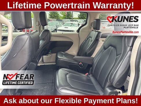 Used 2023 Chrysler Pacifica Touring-L FWD image 24