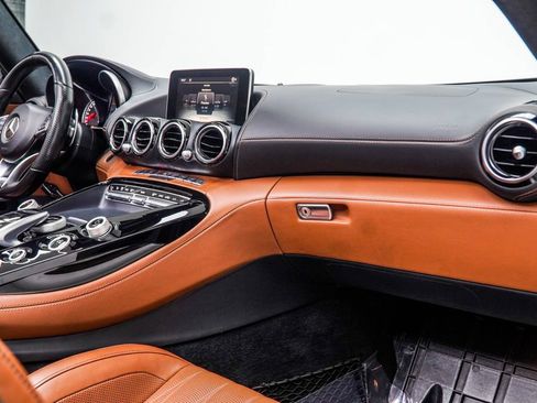 Used 2018 Mercedes-Benz AMG GT Roadster image 29