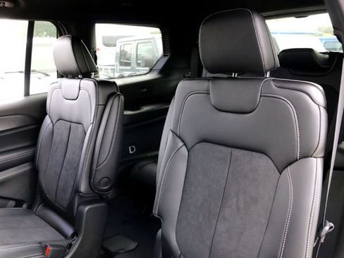 New 2025 Jeep Grand Cherokee L Altitude RWD image 18