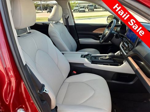 Used 2024 Toyota Grand Highlander Limited image 28