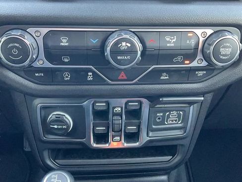 Used 2024 Jeep Wrangler Sport S image 28