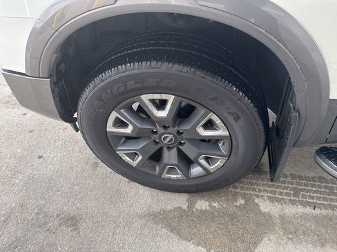 Used 2024 Nissan Titan Platinum Reserve w/ Moonroof Package image 21