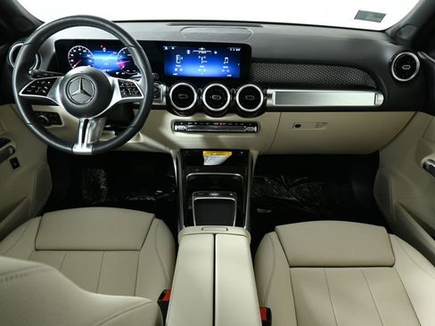 Certified 2025 Mercedes-Benz GLB 250 4MATIC image 4