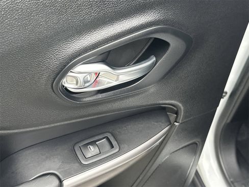 Used 2022 Jeep Cherokee Latitude Lux image 18