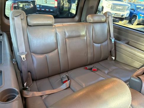 Used 2006 Chevrolet Suburban LT w/ Preferred Equipment Group image 12