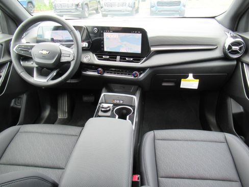 Used 2026 Chevrolet Equinox LT w/ Convenience Package II FWD image 12