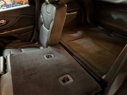 Used 2016 Jeep Cherokee Limited image 35