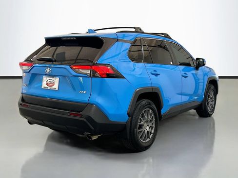 Used 2021 Toyota RAV4 XLE Premium FWD image 4