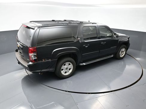 Used 2011 Chevrolet Suburban LT image 14