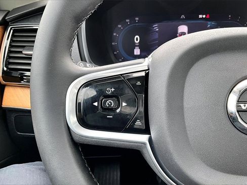 Used 2023 Volvo XC90 B6 Plus w/ Protection Package Premier image 11