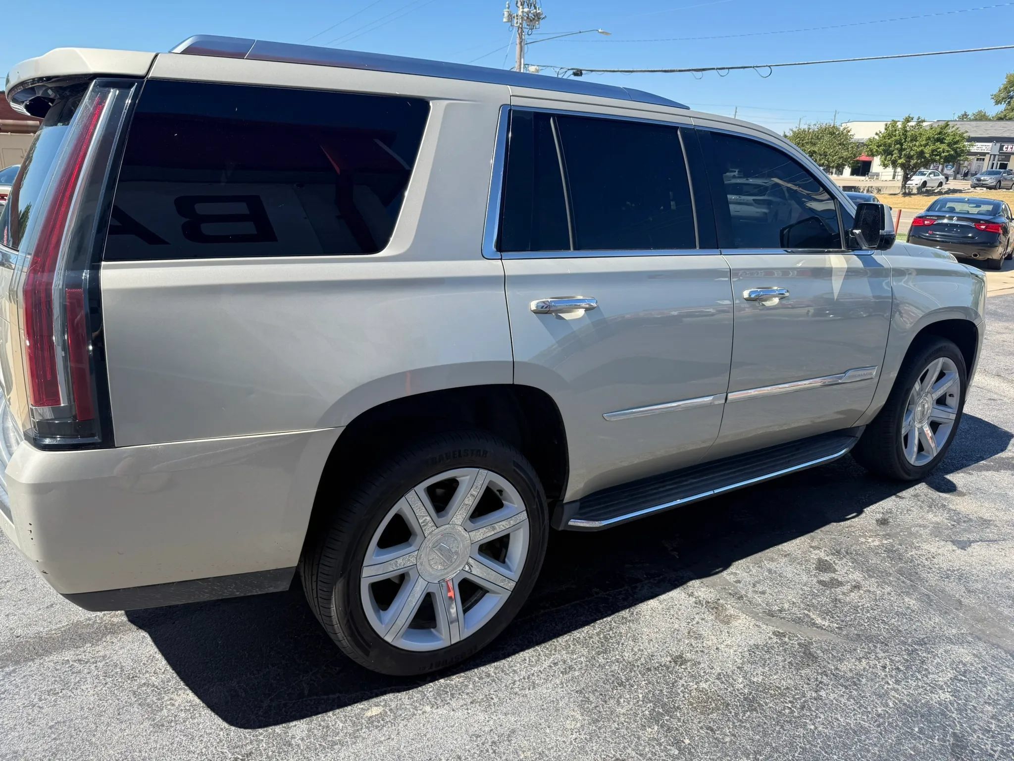 Used 2016 Cadillac Escalade Luxury AWD/4WD image 9