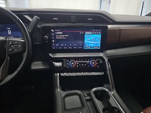 Used 2024 GMC Sierra 2500 Denali Ultimate AWD/4WD image 17