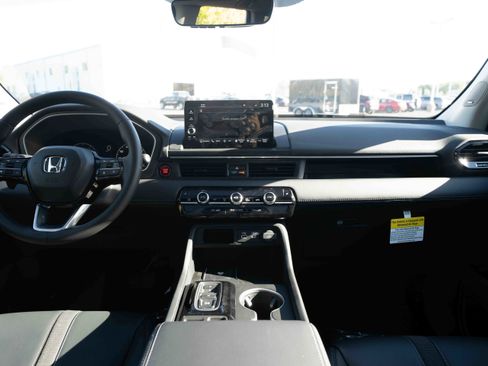 New 2025 Honda Pilot Touring image 20