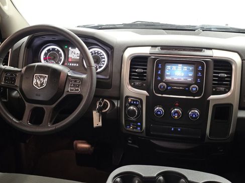 Used 2019 RAM 1500 Classic SLT AWD/4WD image 17