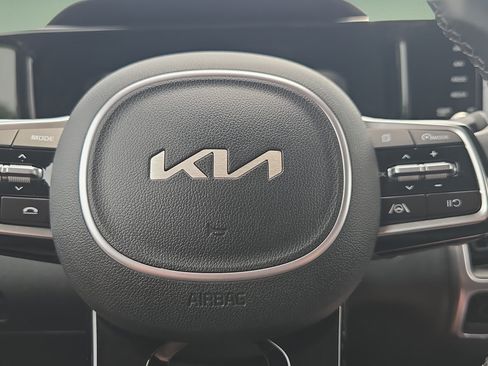 Used 2022 Kia Sorento S FWD image 18