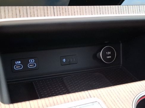 Certified 2025 Genesis GV80 3.5T Prestige AWD/4WD image 19