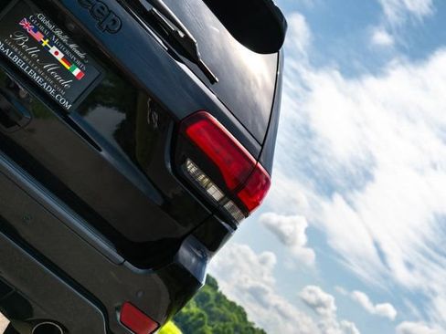 Used 2020 Jeep Grand Cherokee Altitude AWD/4WD image 12