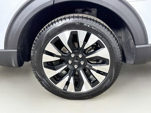 Used 2025 Ford Explorer Platinum w/ LUX Leather Package AWD/4WD image 31