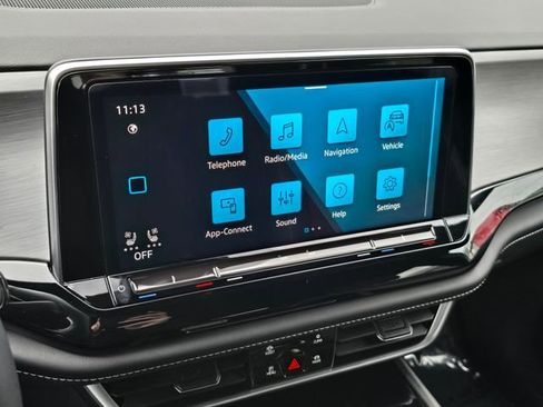 Used 2024 Volkswagen Atlas Cross Sport SE image 25