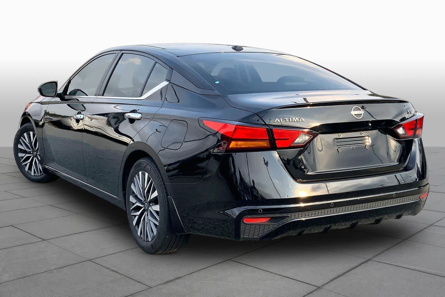 Used 2024 Nissan Altima 2.5 SV FWD image 11