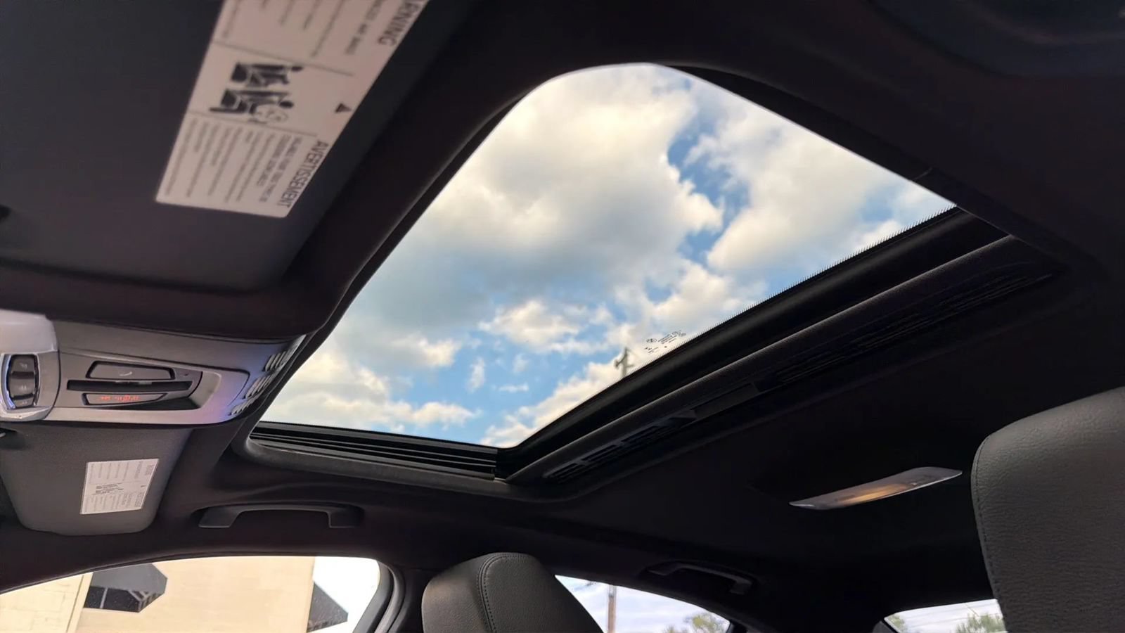 Used 2016 BMW 320i Sedan RWD image 23